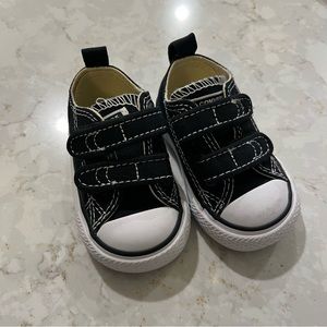 VGUC Converse Chuck Taylor All Star Easy-On Low Top Velcro Sneaker